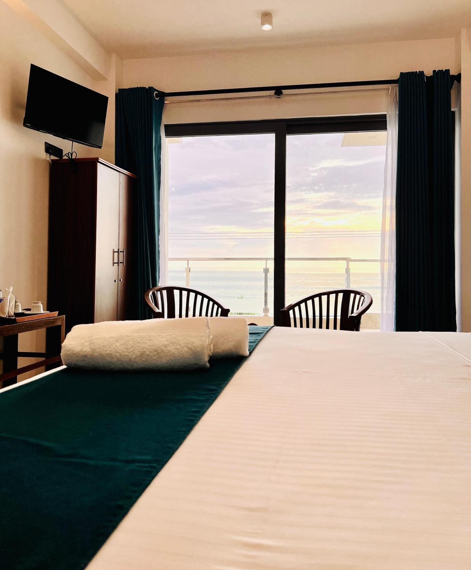 Ocean Front Villa Hikkaduwa Luaran gambar